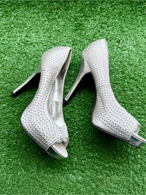 Rampage Silver Studded Peep Toe Platform Pumps Women's US 7M Glam Heels